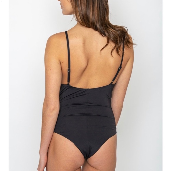 Luna one piece - Picture 3 of 6